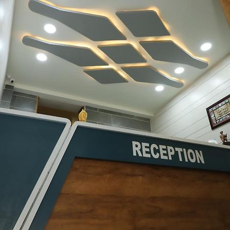 Hotel Dolphin Residency Pātan Dış mekan fotoğraf