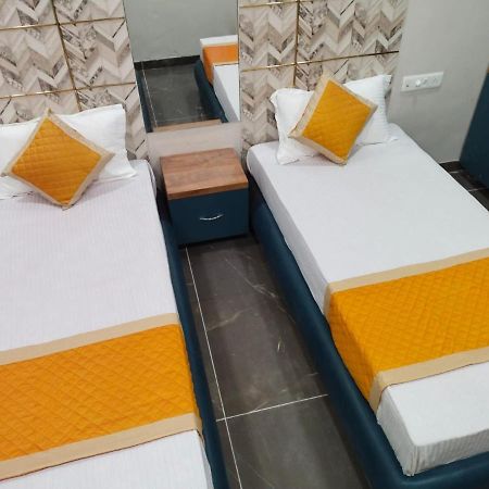 Hotel Dolphin Residency Pātan Dış mekan fotoğraf