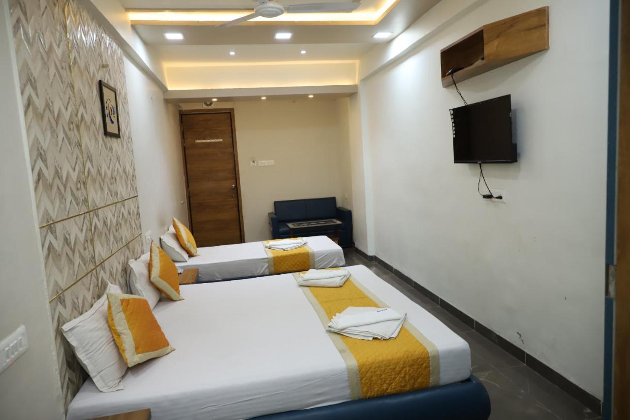 Hotel Dolphin Residency Pātan Dış mekan fotoğraf
