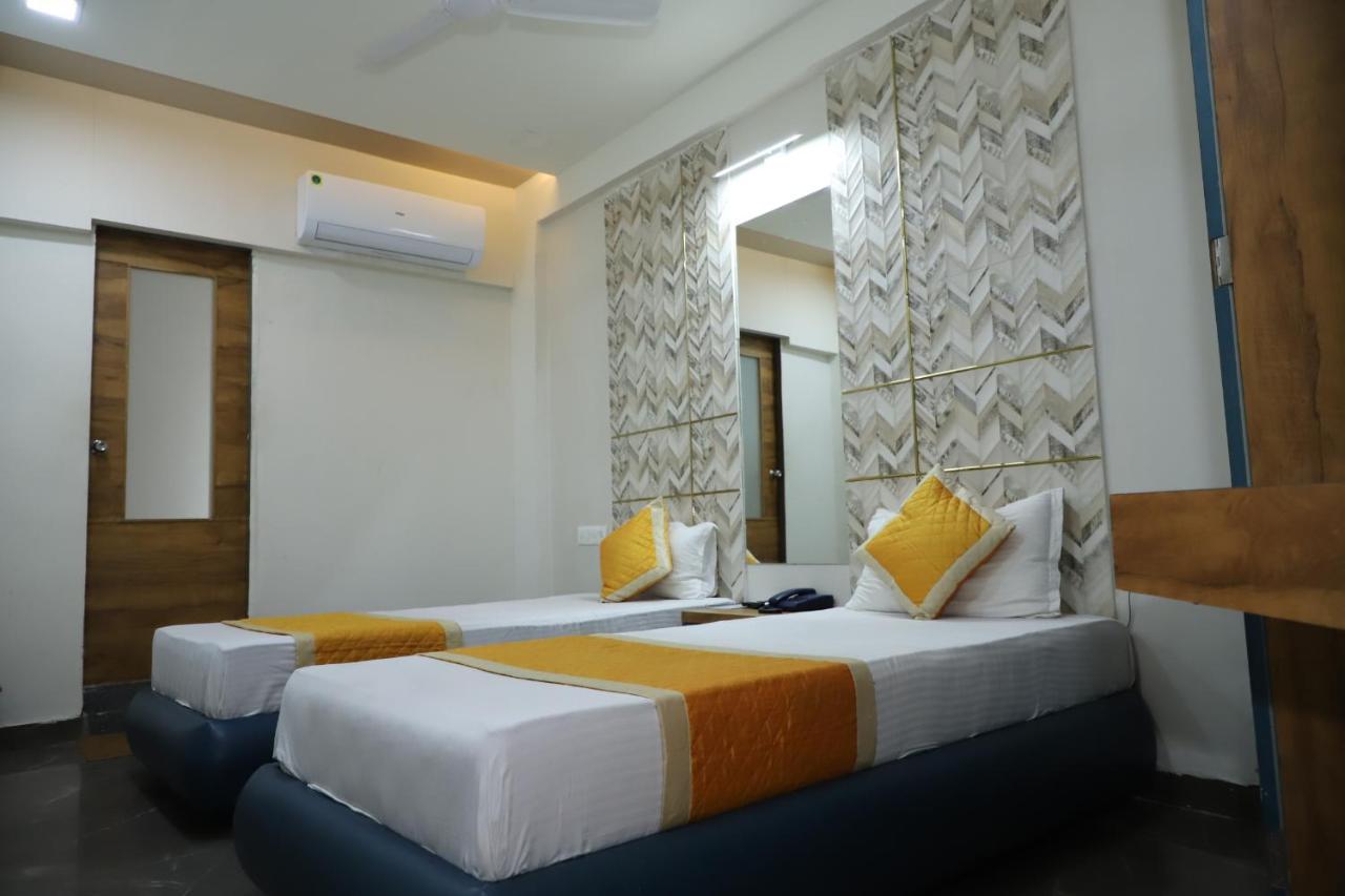 Hotel Dolphin Residency Pātan Dış mekan fotoğraf