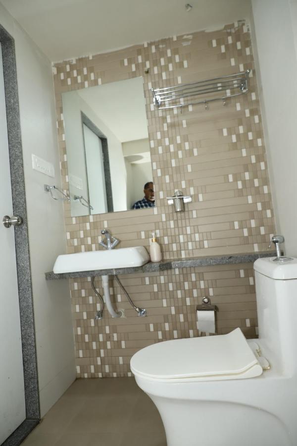 Hotel Dolphin Residency Pātan Dış mekan fotoğraf