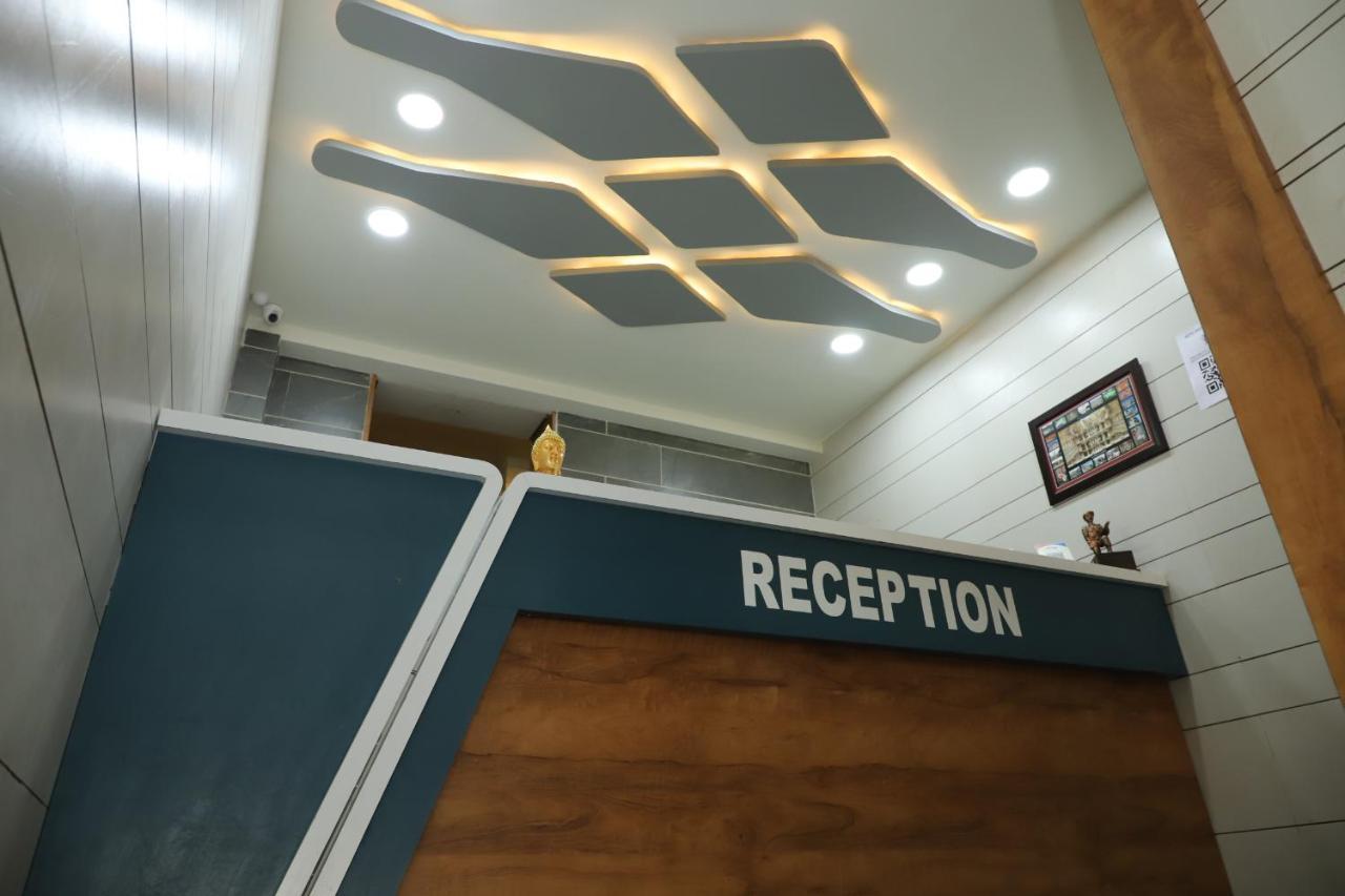 Hotel Dolphin Residency Pātan Dış mekan fotoğraf