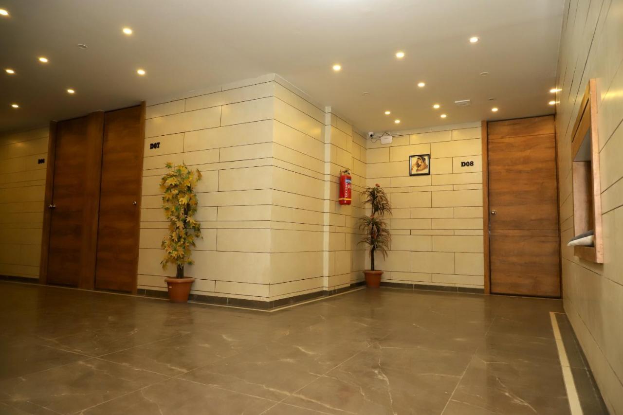Hotel Dolphin Residency Pātan Dış mekan fotoğraf