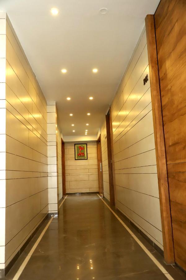Hotel Dolphin Residency Pātan Dış mekan fotoğraf