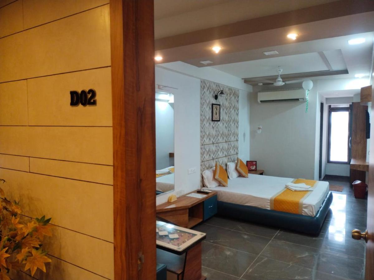 Hotel Dolphin Residency Pātan Dış mekan fotoğraf