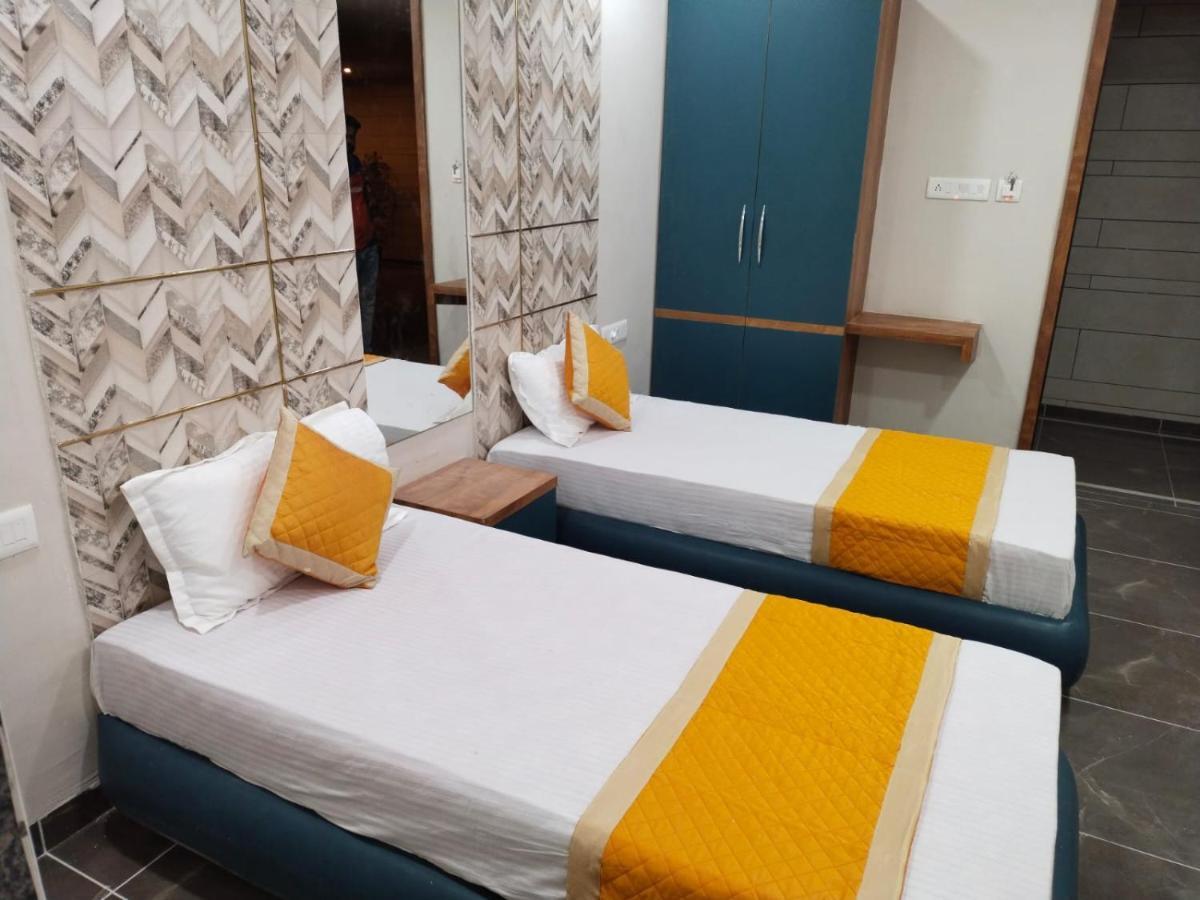 Hotel Dolphin Residency Pātan Dış mekan fotoğraf