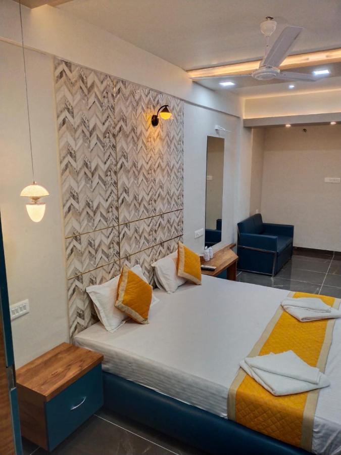 Hotel Dolphin Residency Pātan Dış mekan fotoğraf