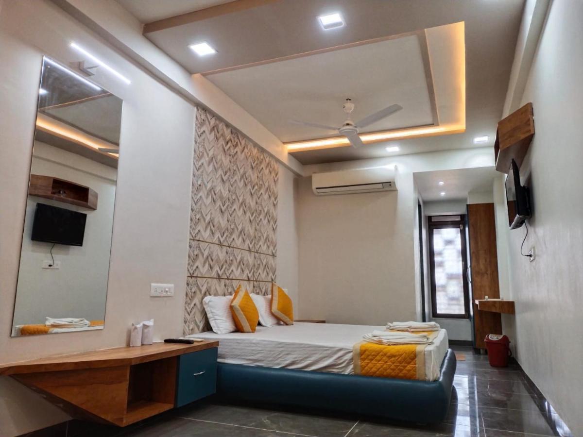 Hotel Dolphin Residency Pātan Dış mekan fotoğraf