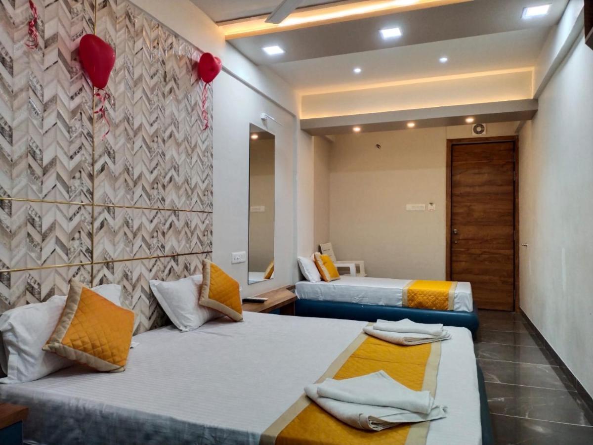 Hotel Dolphin Residency Pātan Dış mekan fotoğraf