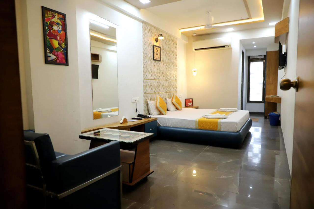 Hotel Dolphin Residency Pātan Dış mekan fotoğraf