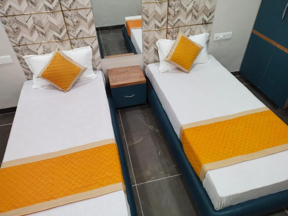 Hotel Dolphin Residency Pātan Dış mekan fotoğraf
