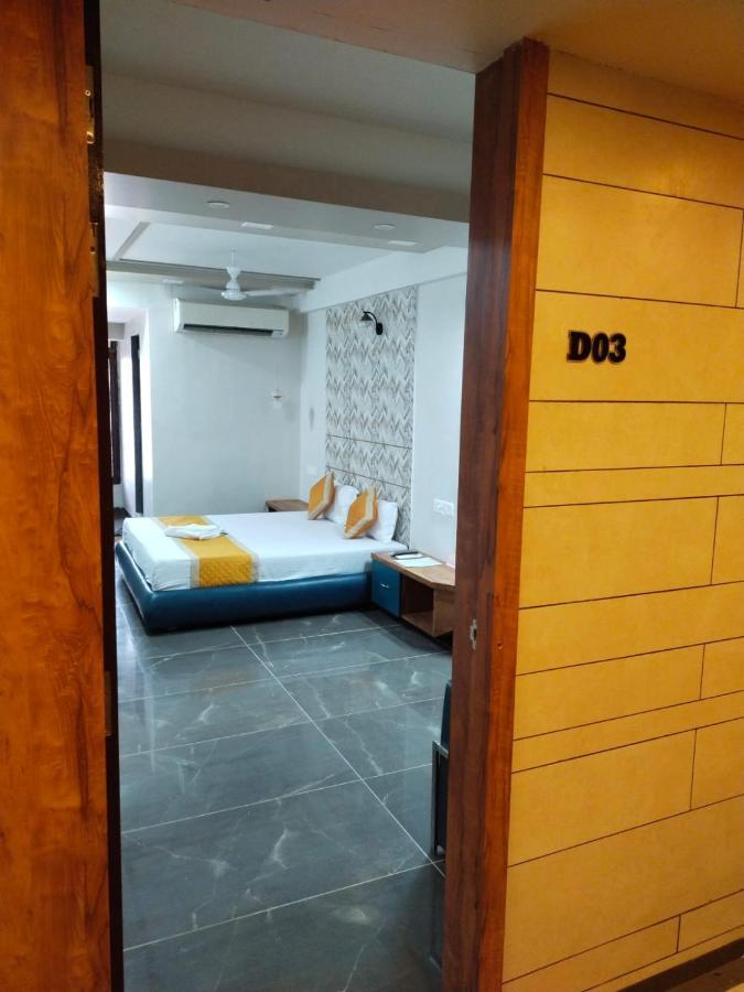 Hotel Dolphin Residency Pātan Dış mekan fotoğraf