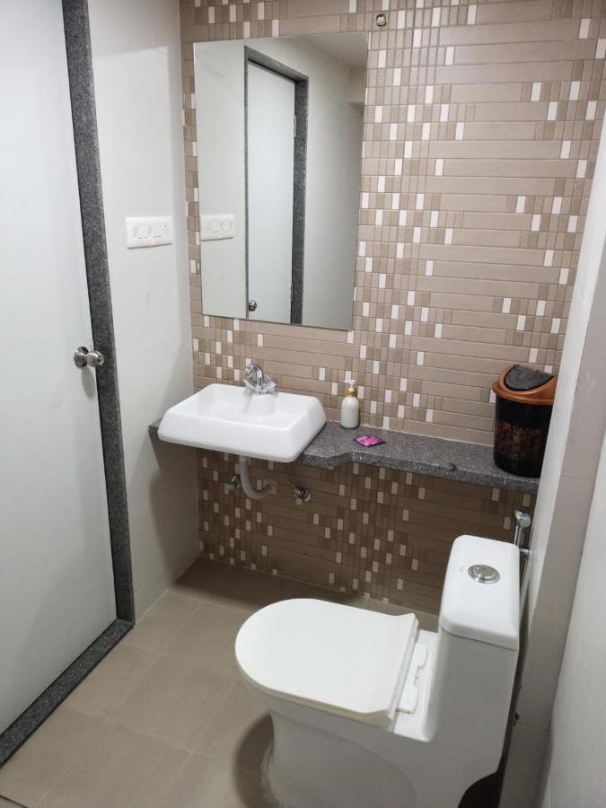 Hotel Dolphin Residency Pātan Dış mekan fotoğraf
