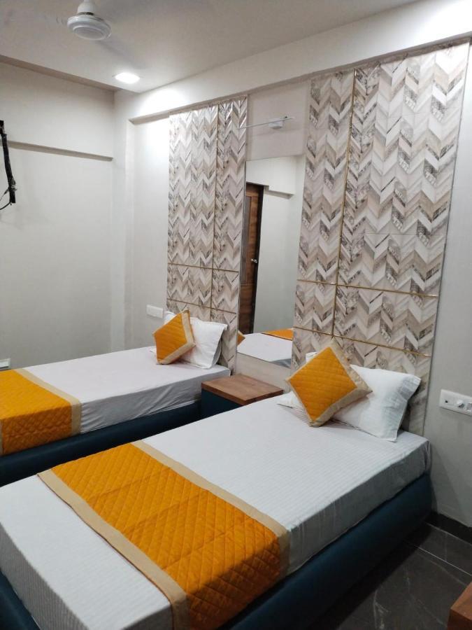 Hotel Dolphin Residency Pātan Dış mekan fotoğraf